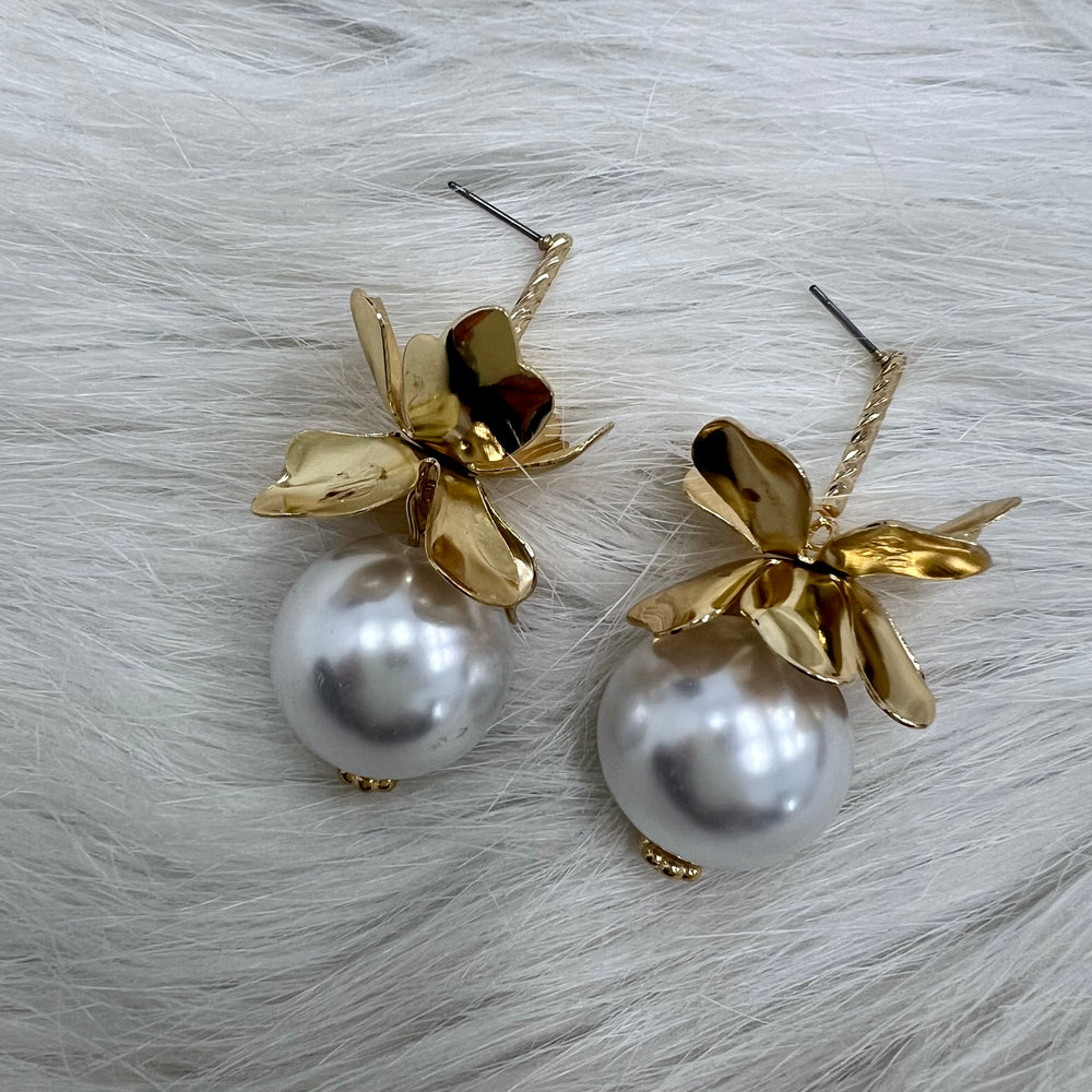 
                  
                    Winter Flower Pearl Earrings
                  
                