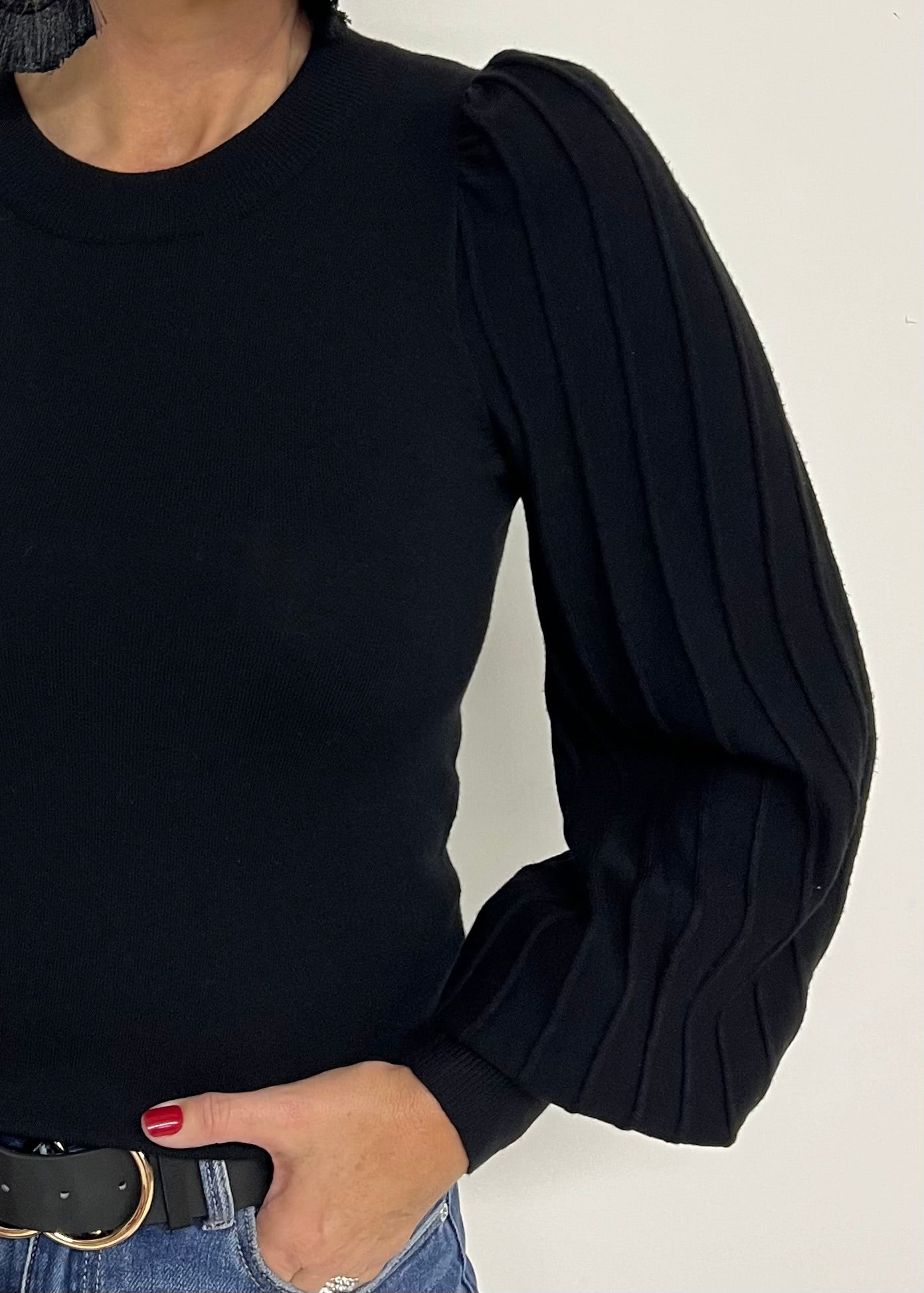 Verona Pleat Sleeve Sweater (Black)