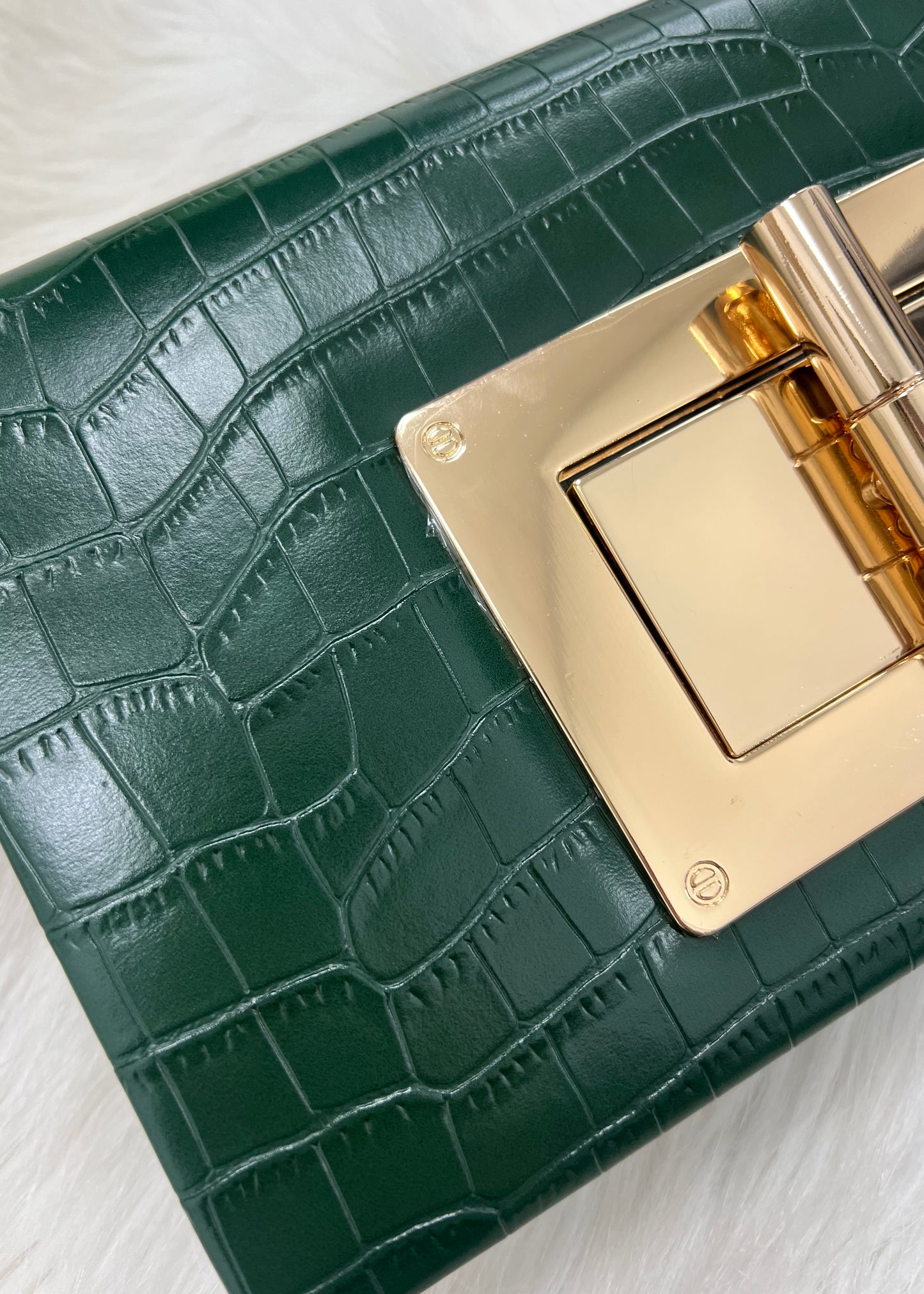 London Lock Green Croc Clutch