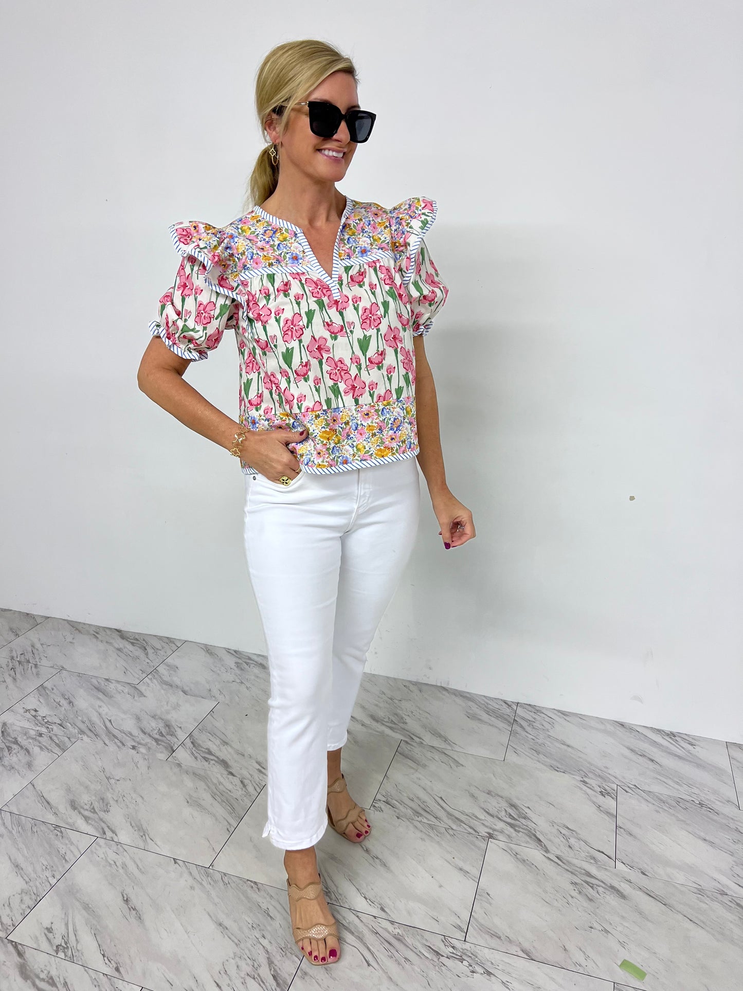 Edith V.Neck Floral Top