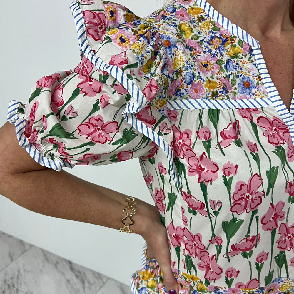 Edith V.Neck Floral Top