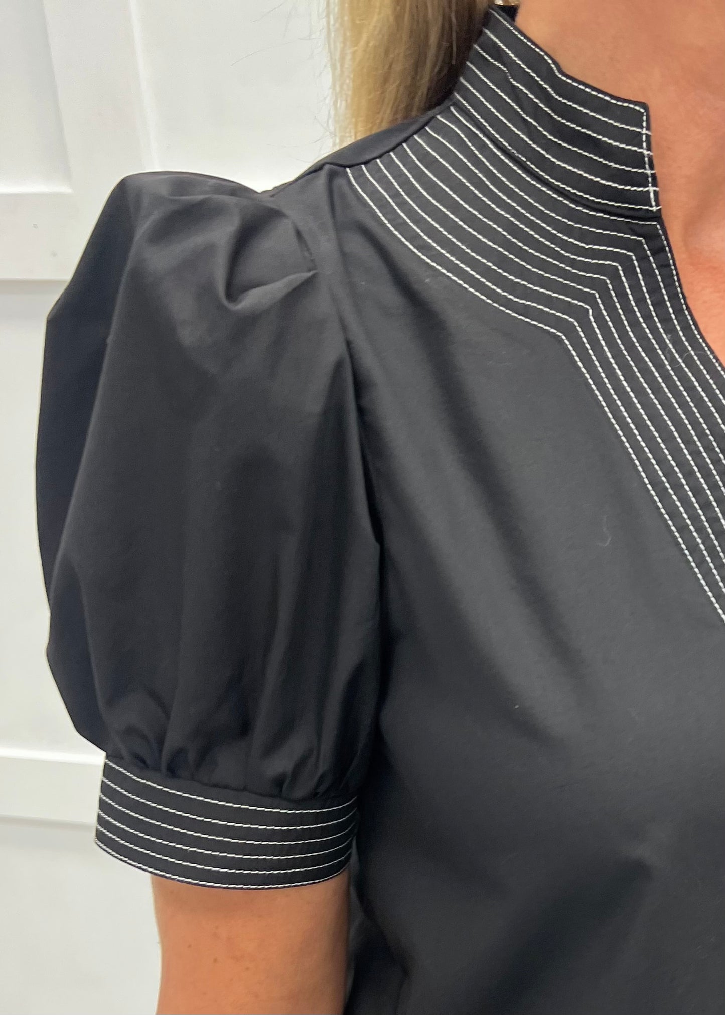 Hannah V.Neck Top (Black)