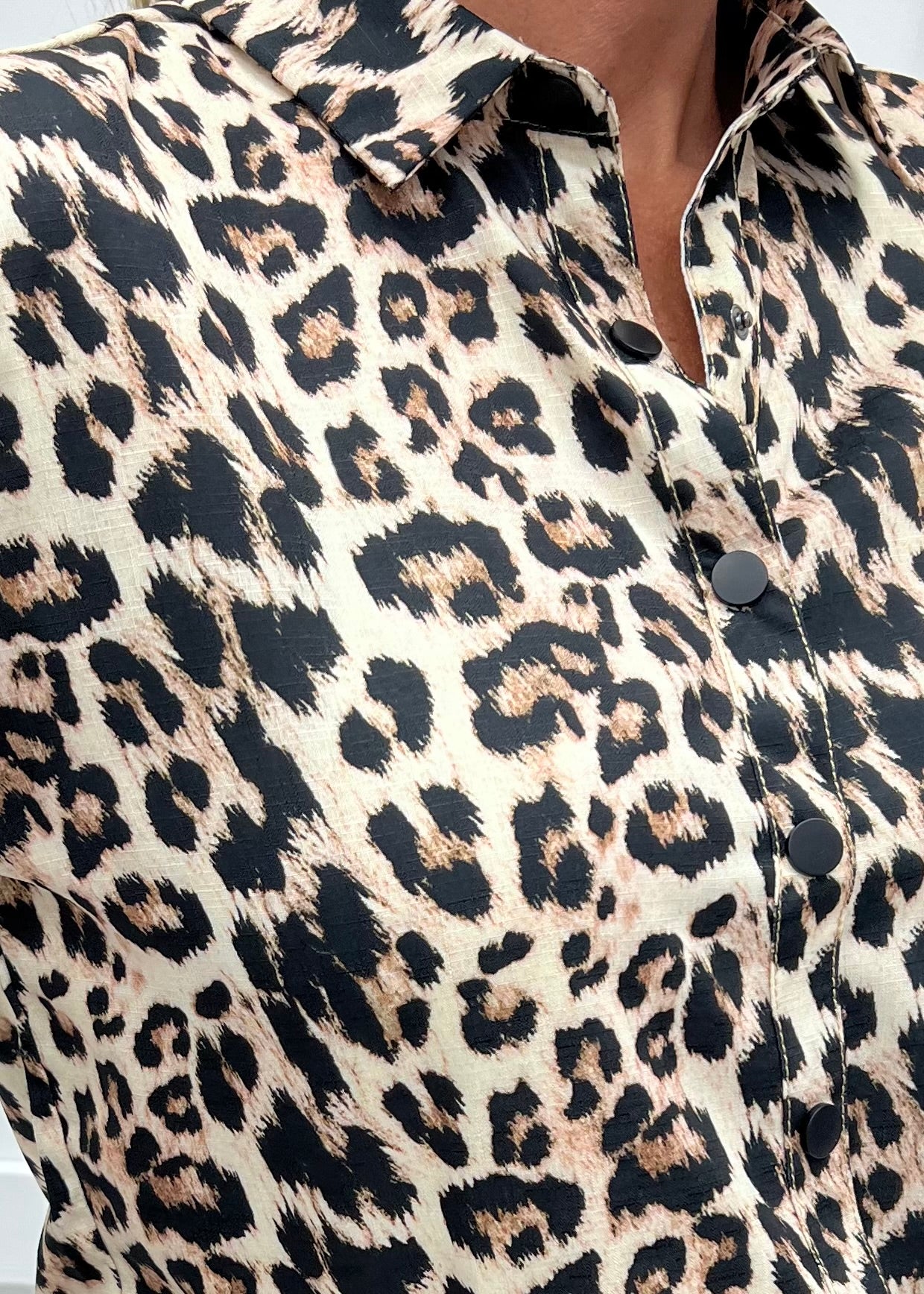 Prowl Button Front Top